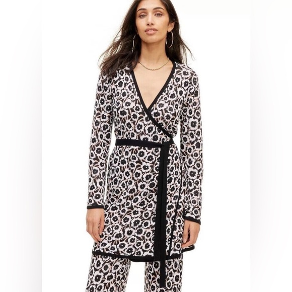 Diane Von Furstenberg Dresses & Skirts - Diane Von Furstenberg x Target Floral Black White wrap Knit Dress